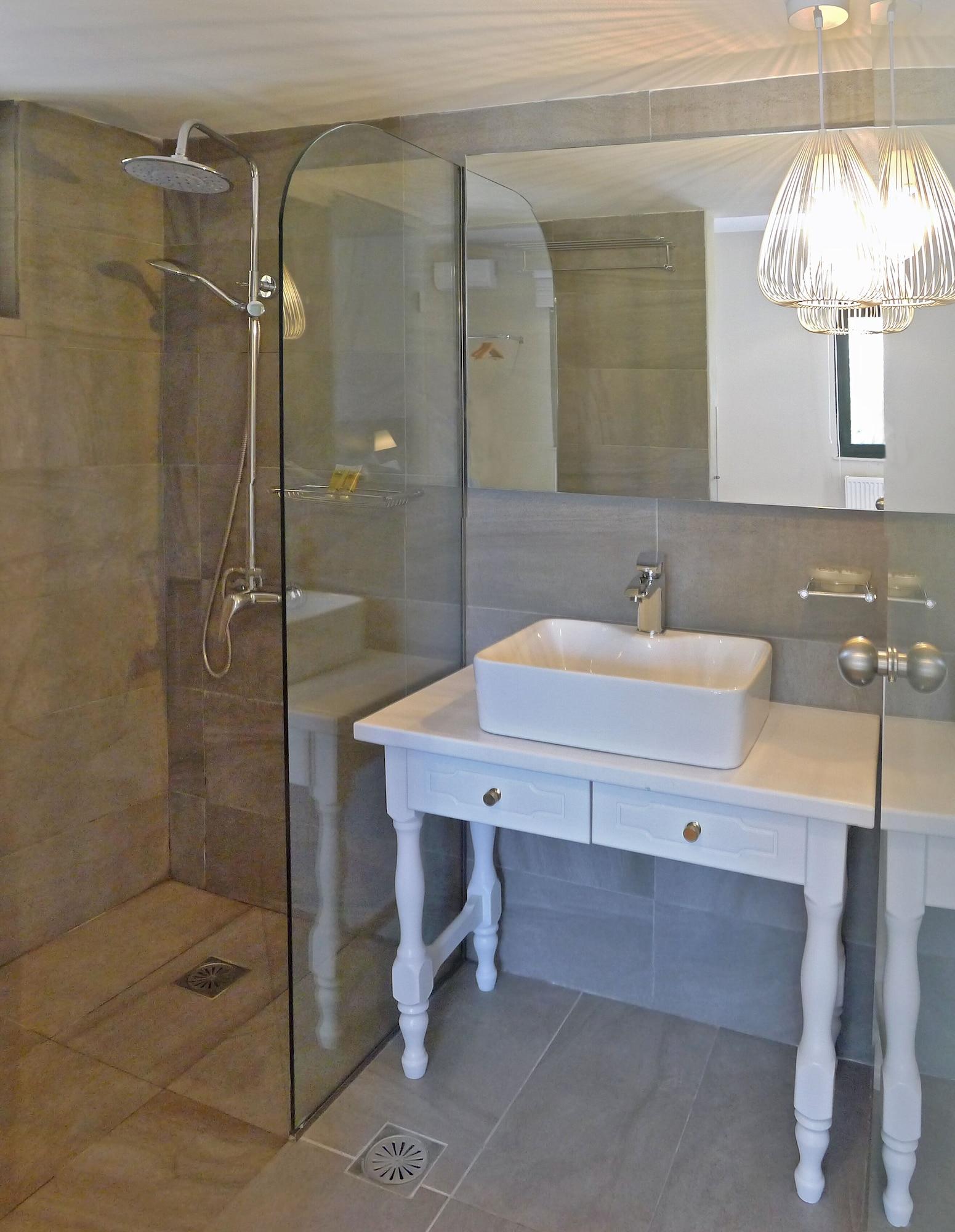 Ampoulos Rooms & Apartments 49/50