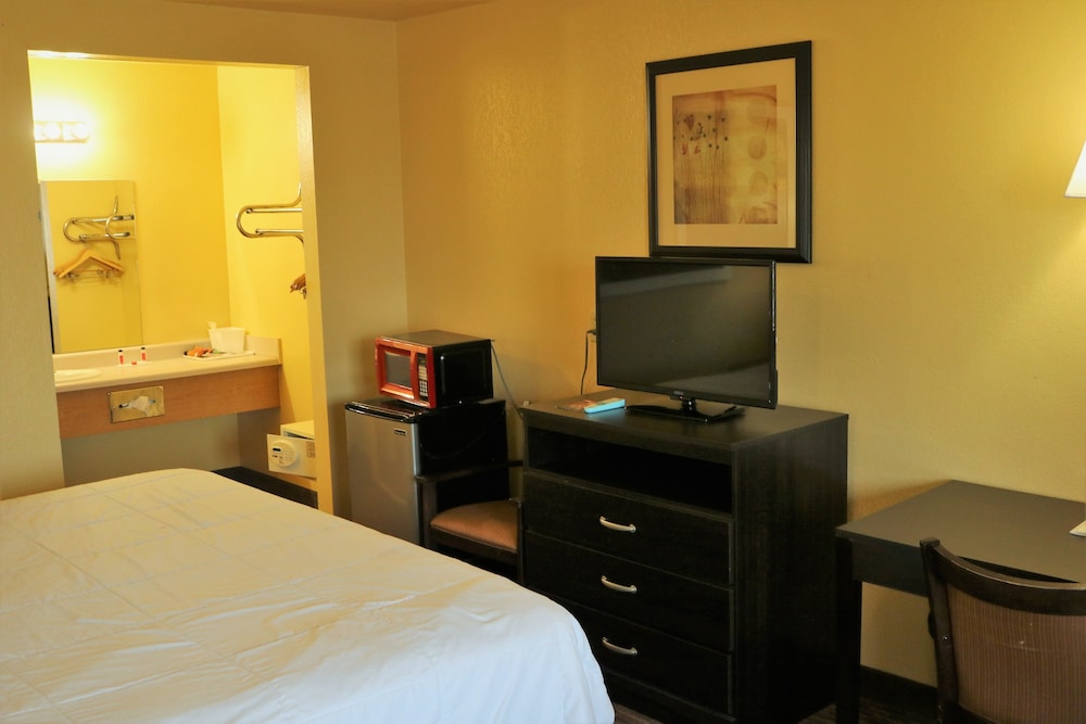 Days Inn By Wyndham Fresno South 15/38