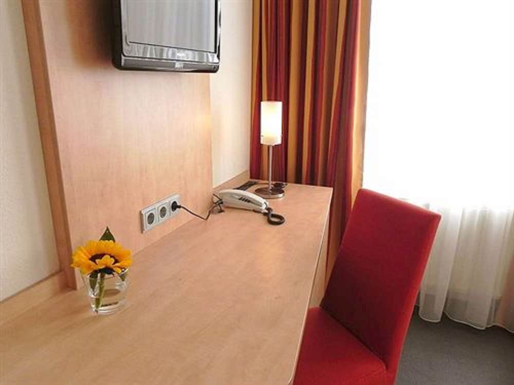 Hotel Filderland - Stuttgart Messe - Airport - Self Check-In 59/59