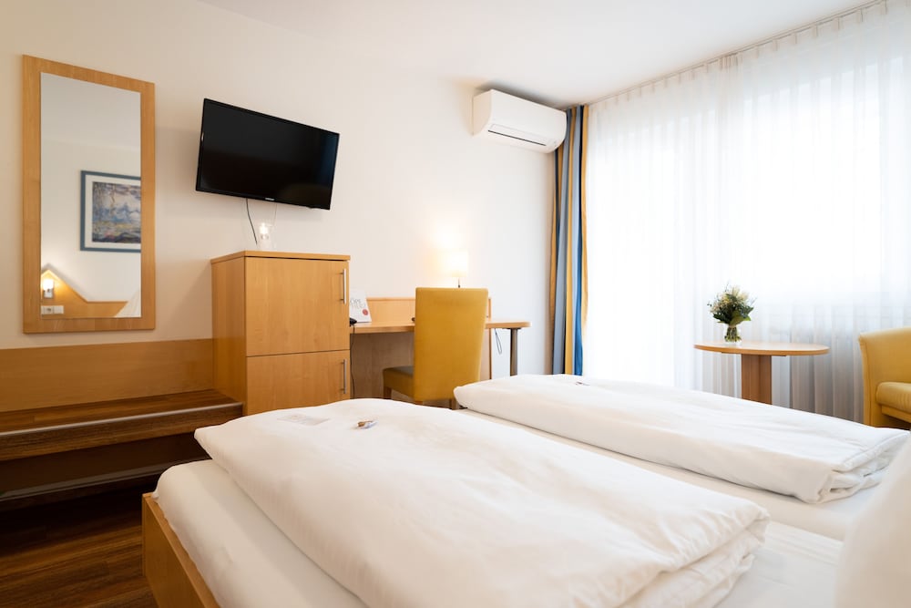 Ates Hotel Kehl 23/60