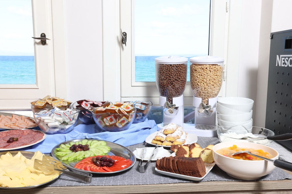 Summer Beach Hotel 25/46