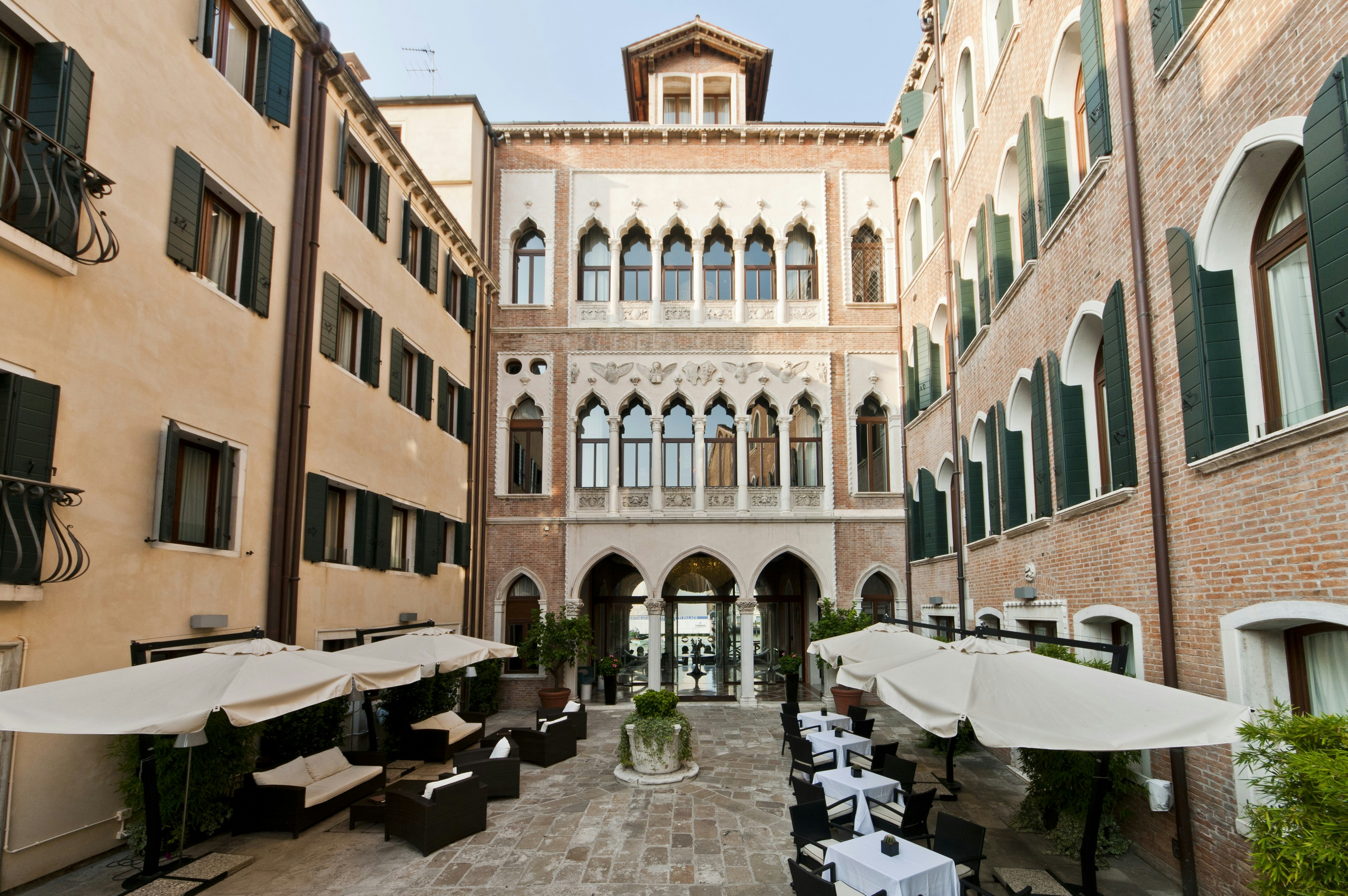 Sina Centurion Palace 63/67