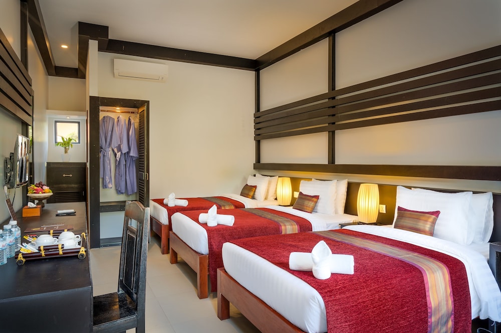 Reveal Courtyard in Reveal Angkor 16/60