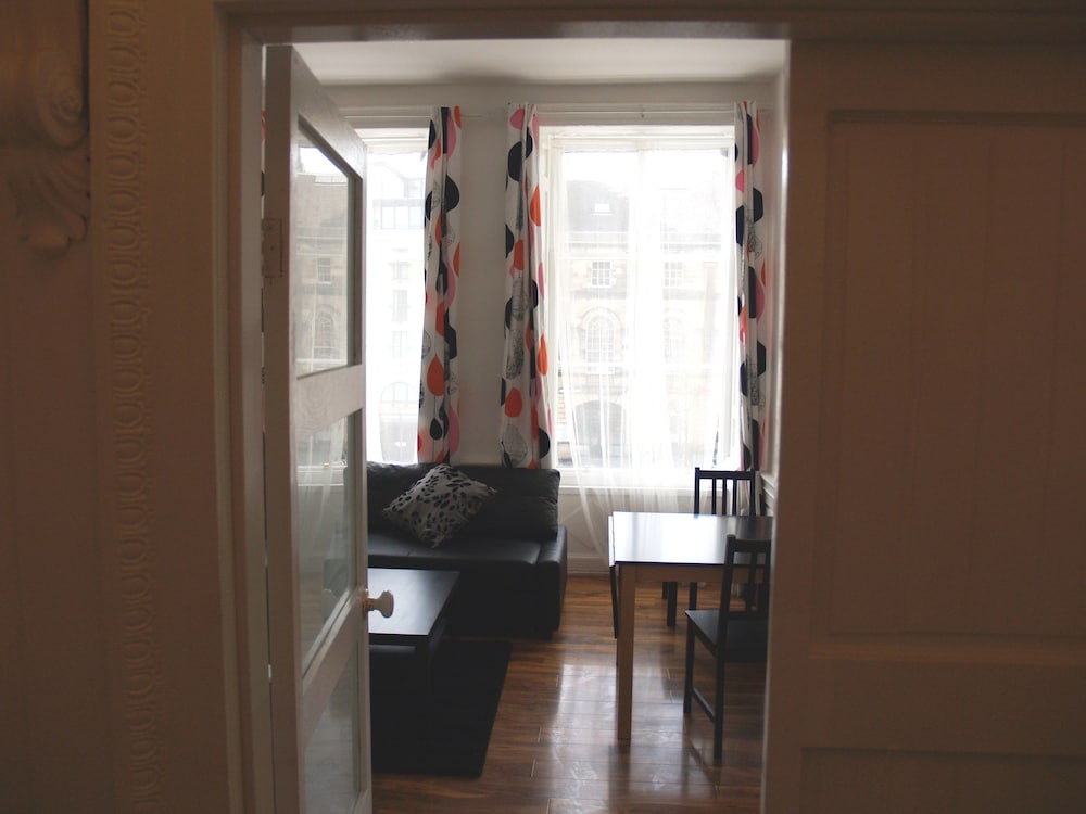 Niddry Street Apartments 27/27