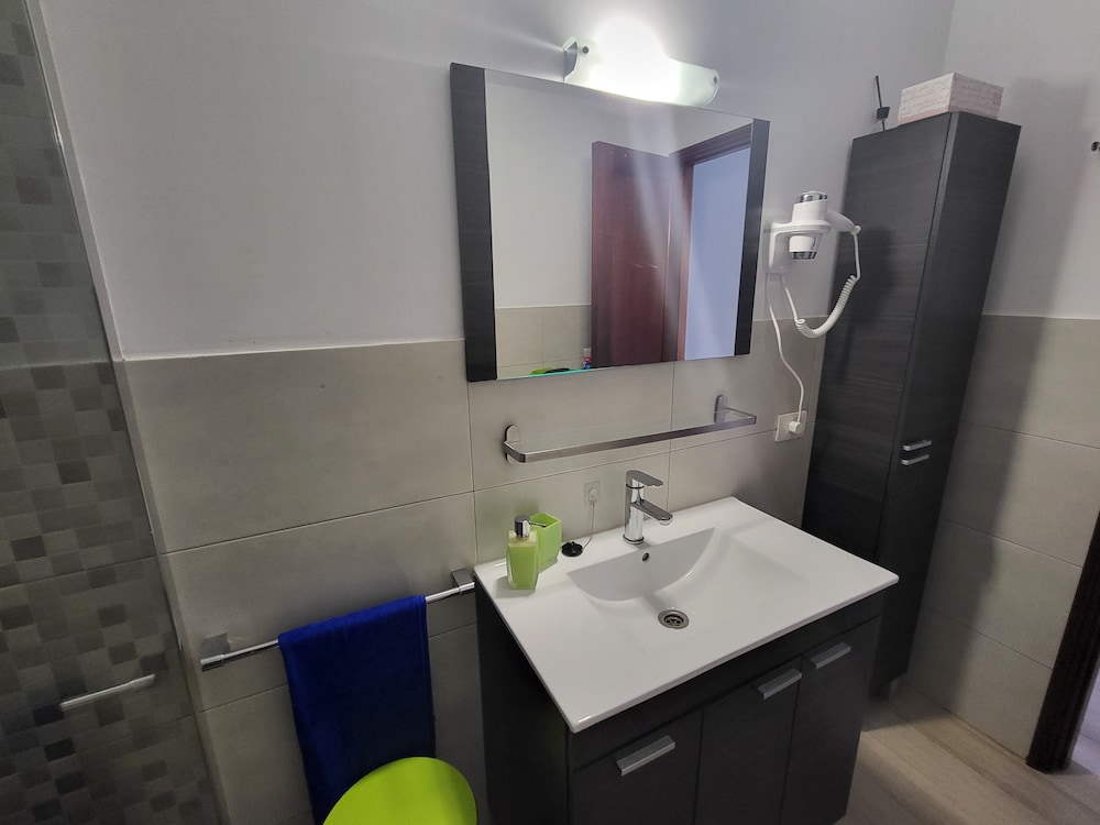 Gueldera Apartments 44/50