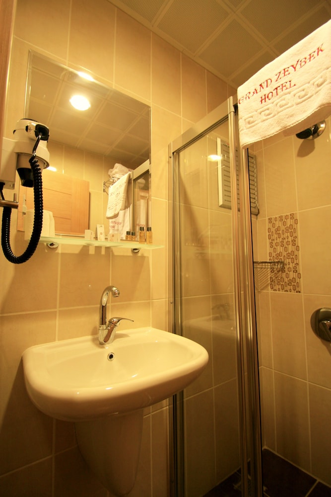 Grand Zeybek Hotel 45/50