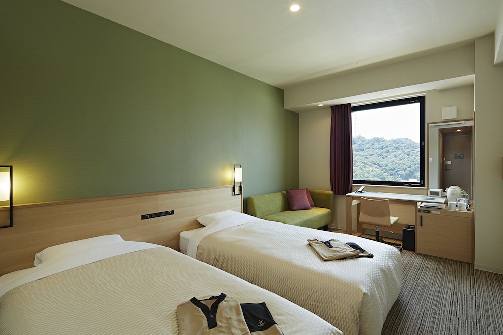 SUPERIOR, TWIN BEDS, SOFA