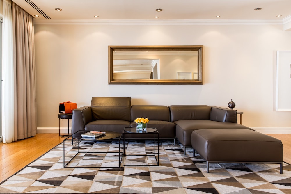 Compass House Boutique Hotel 30/48