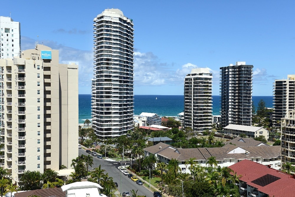 The Meriton On Main Beach photo4