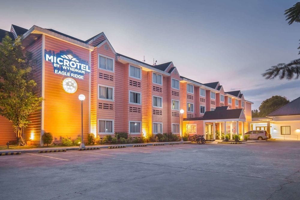 Microtel By Wyndham Eagle Ridge Cavite in General Trias