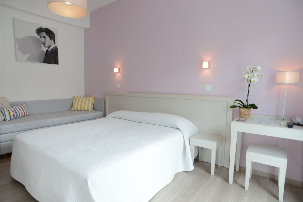 Maree Hotel 17/48