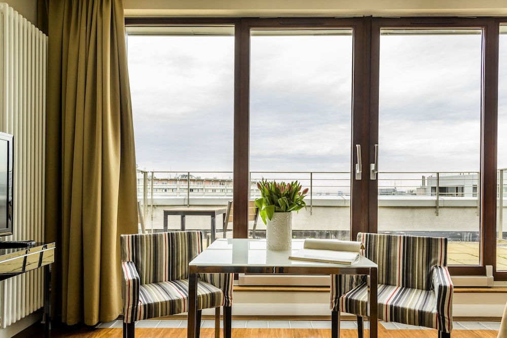 TRITON PARK APARTMENTS 30/41