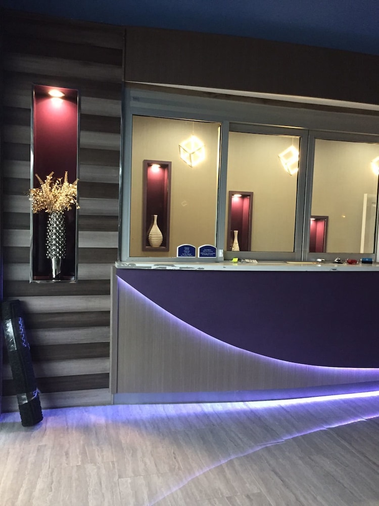 Blue Woodlands Hotel 7/41