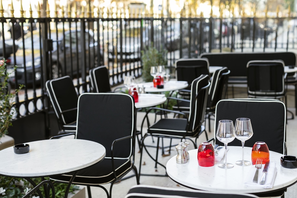 Hotel Montaigne 52/69