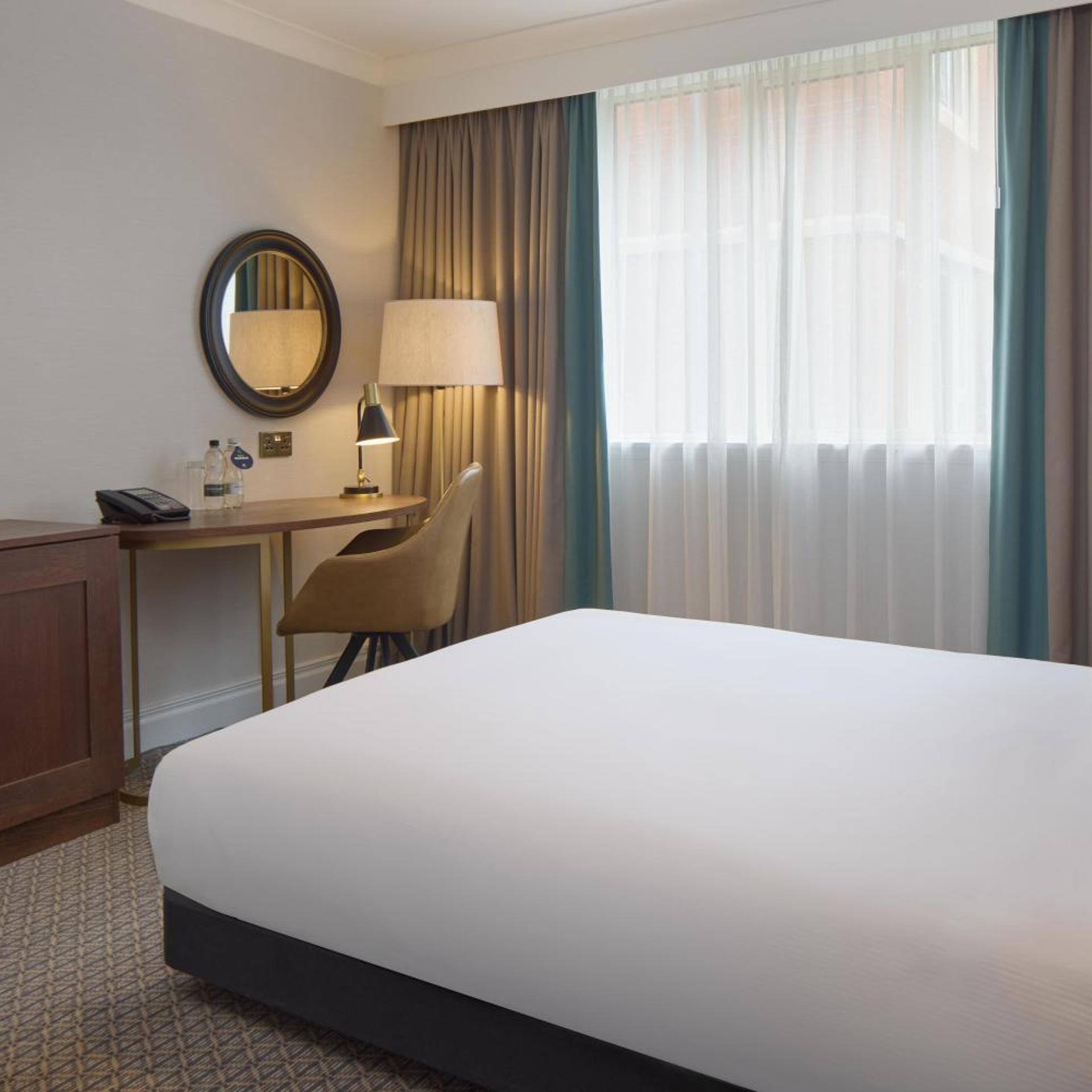 غرفة بسرير كينج وسرير كوين لذوي الإعاقة، DoubleTree by Hilton St Anne's Manor 4/10