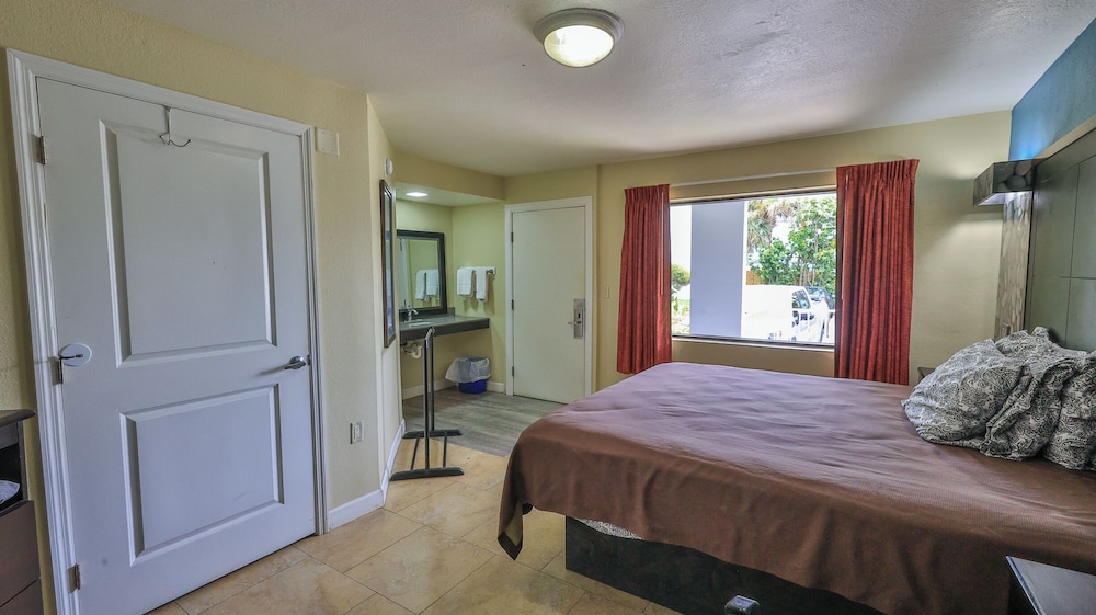 Driftwood Resort 26/70