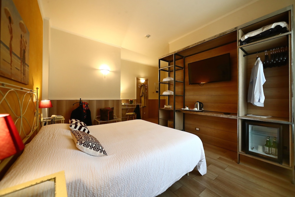 Hotel Italia 16/42
