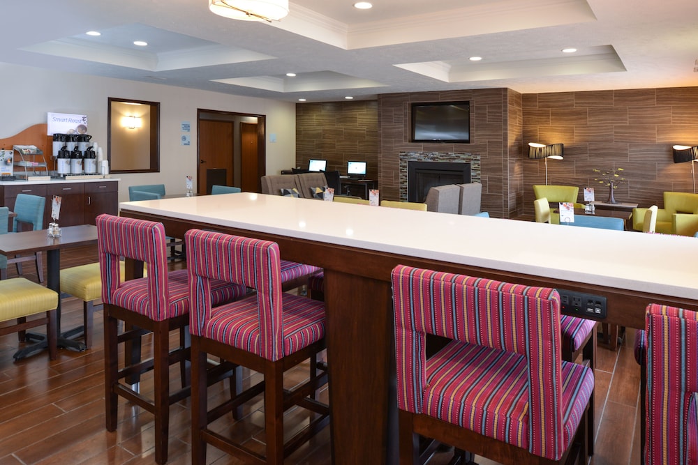 Holiday Inn Express Hotel And Suites Omaha West 12/46