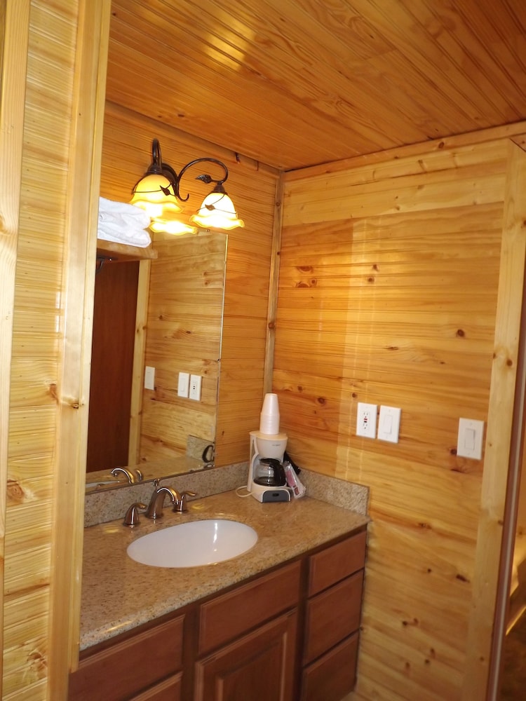 Z Bar Cabins and Motel 36/43