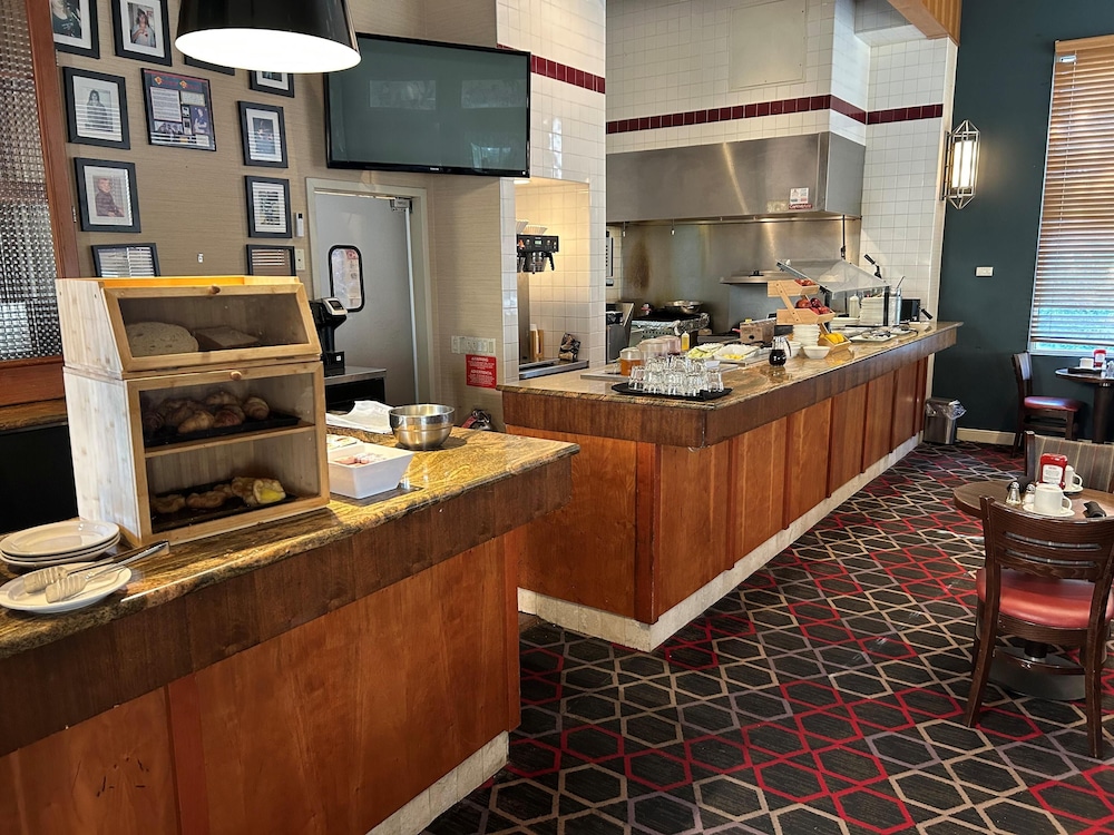 Best Western Premier Plainview-Long Island Hotel 11/52