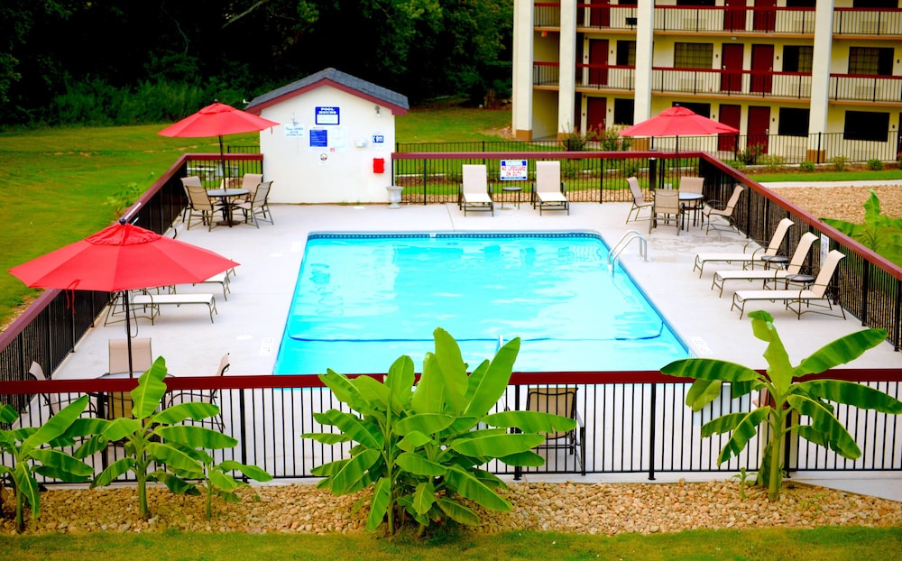 Red Roof Inn & Suites Commerce 10/33