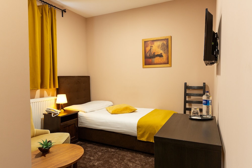 Max Inn Hotel 7/50