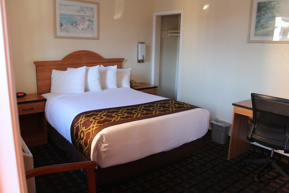 STANDARD, QUEEN BED