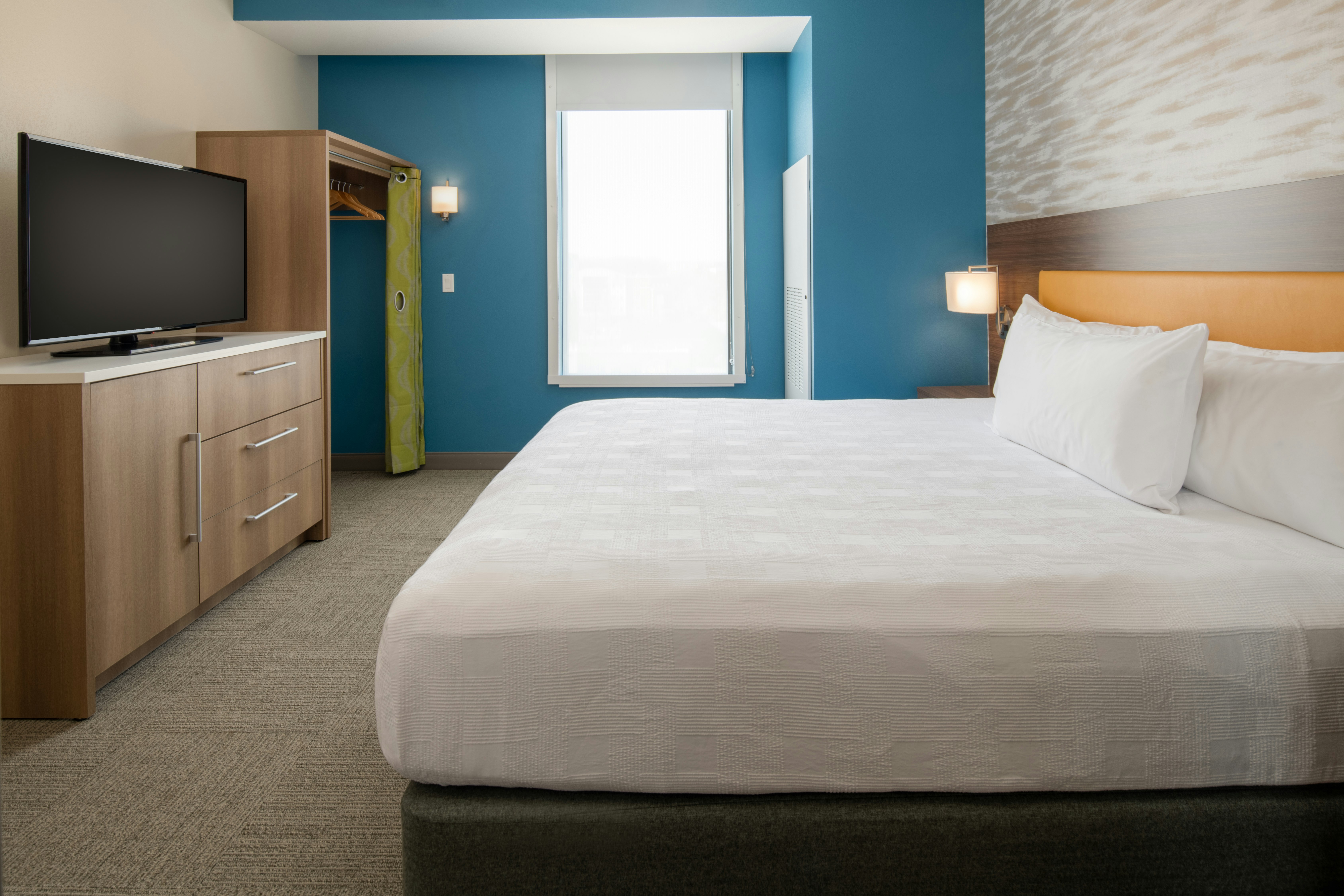 SUITE, KING BED, ACCESSIBLE
