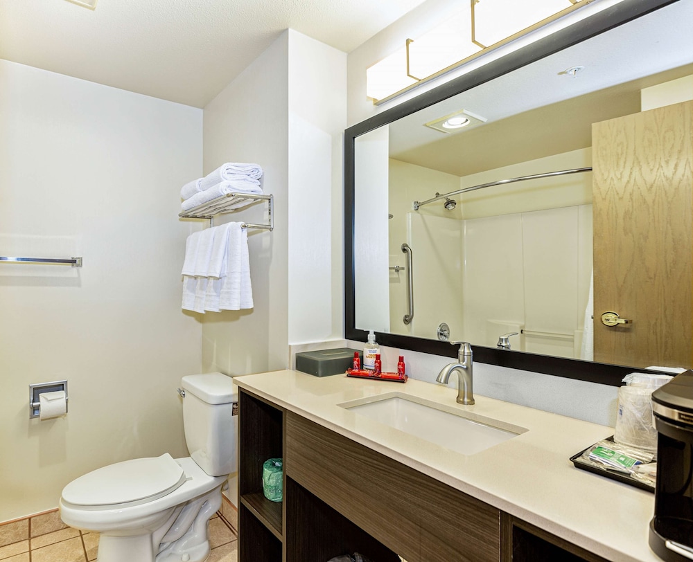 SureStay Plus Hotel by Best Western SeaTac Airport 8/30