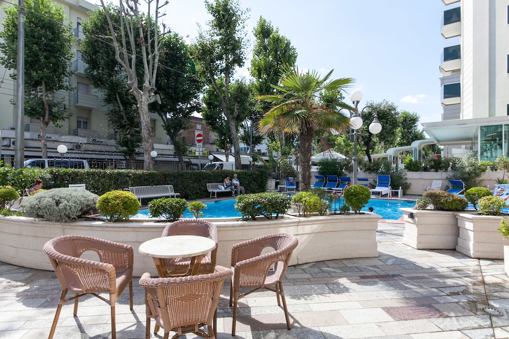Hotel Ambassador 40/48
