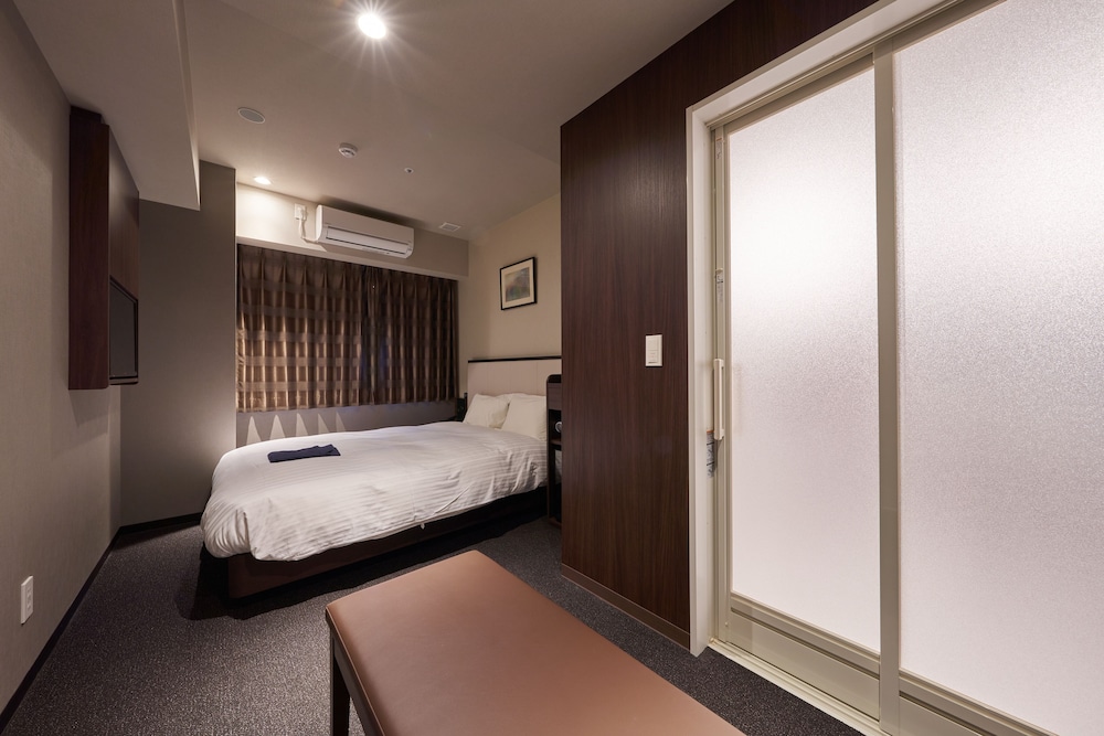 ROOM, NO CLEANING SERVICES, ACCESSIBLE