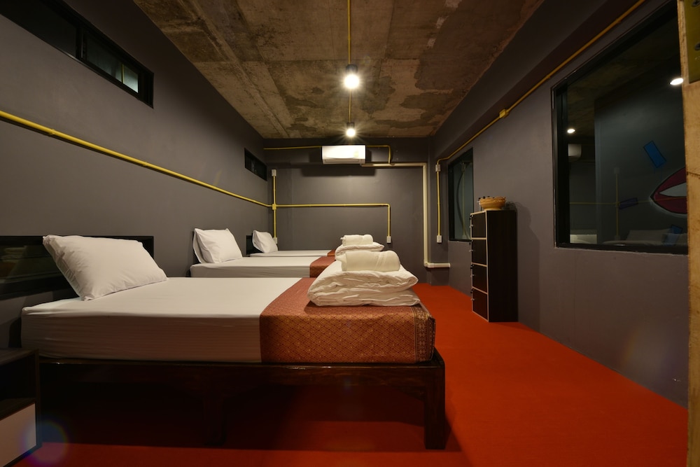248 Street Hostel 9/50