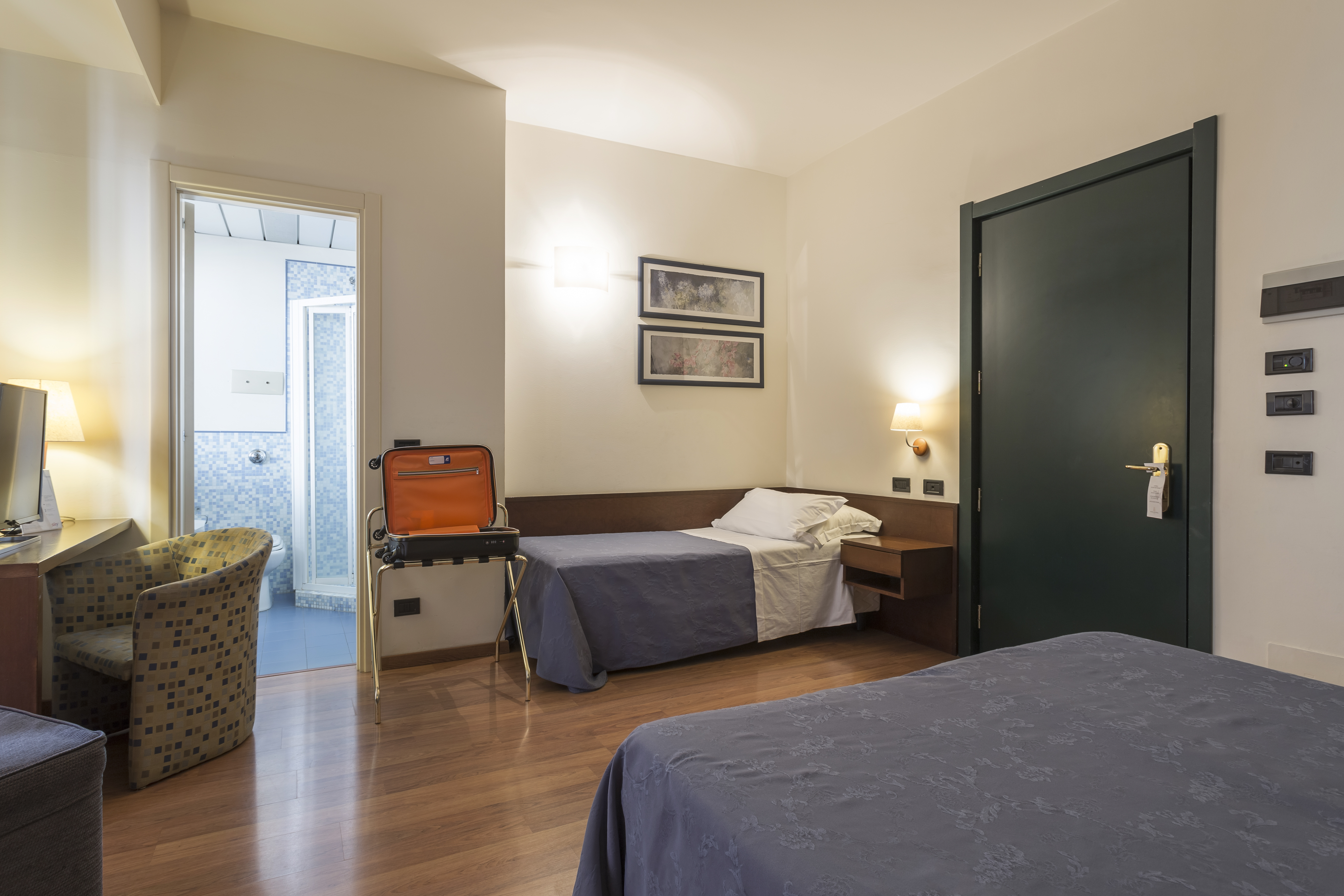 Room, Triple