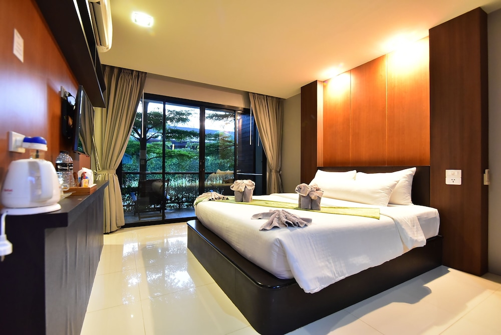 DELUXE, DOUBLE BED, GARDEN VIEW, BALCONY