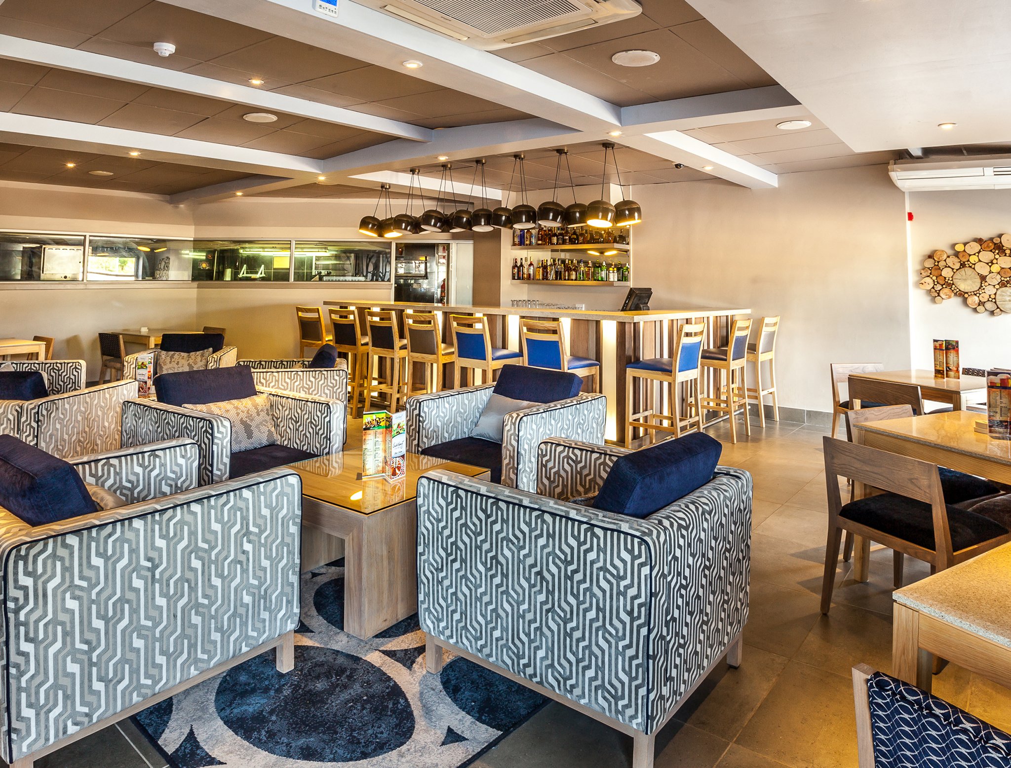 Peermont Metcourt - Francistown 4/5