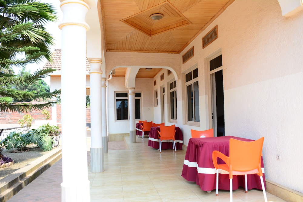 Martin Aviator Hotel 56/70
