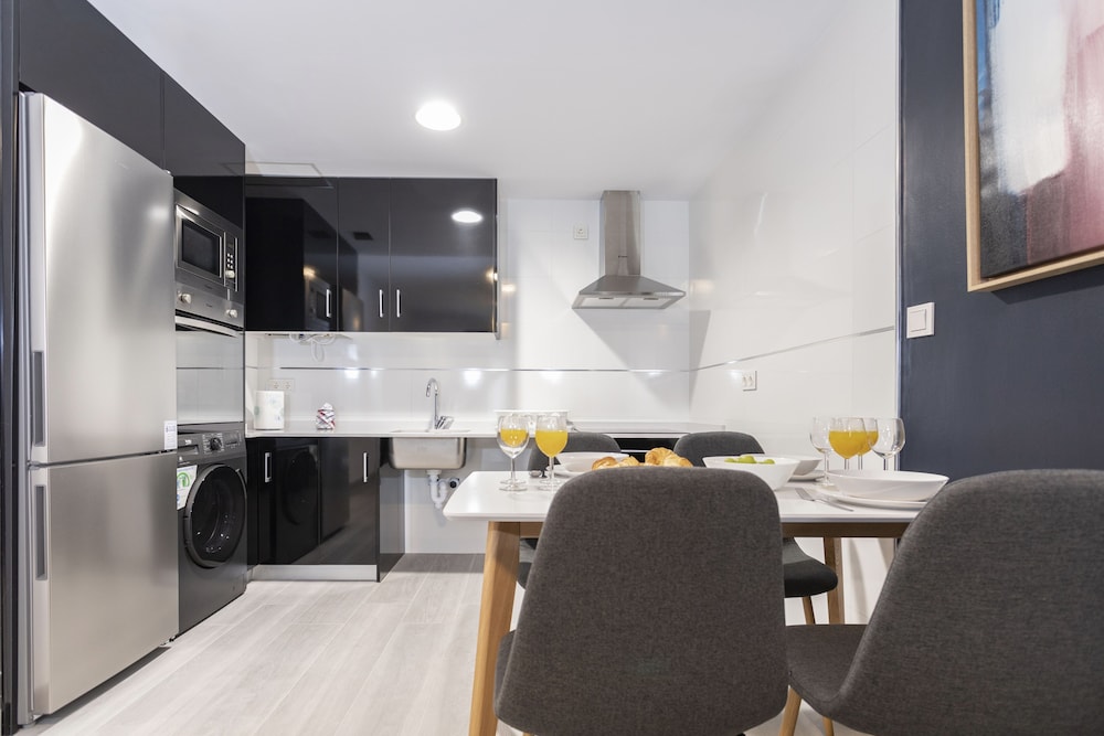 Malaga Rivas 34 Suites Homes 27/48