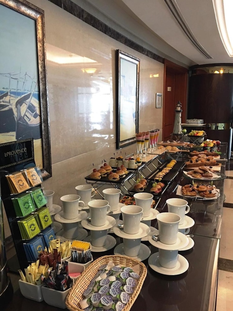 DoubleTree by Hilton Dubai Port Saeed. 53/65