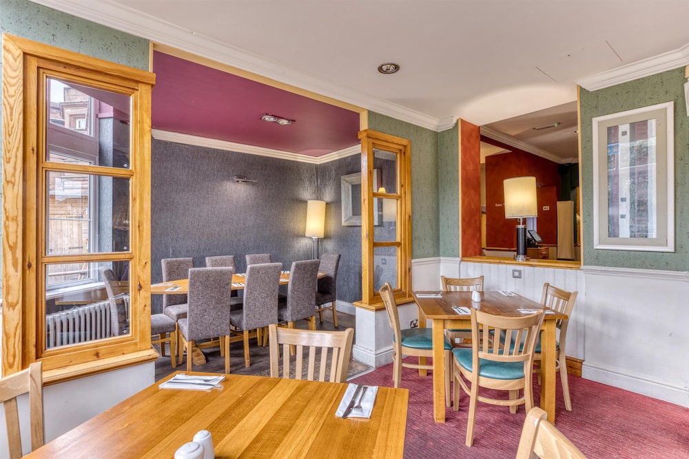 Premier Inn Liverpool (Roby) 35/42