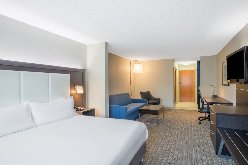 Holiday Inn Express Hotel And Suites Boston Marlboro 17/63