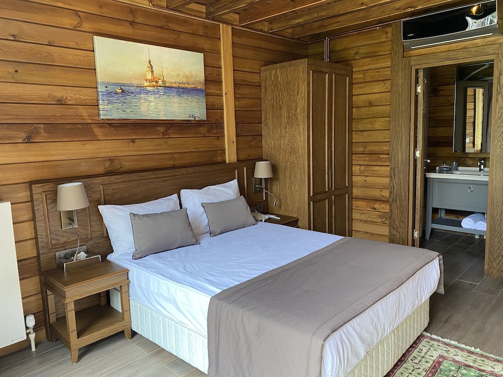 Triada Hotel Buyukada 16/60
