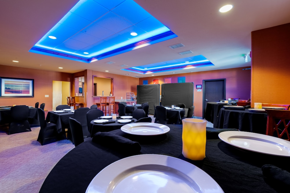 Comfort Inn And Suites 24/29