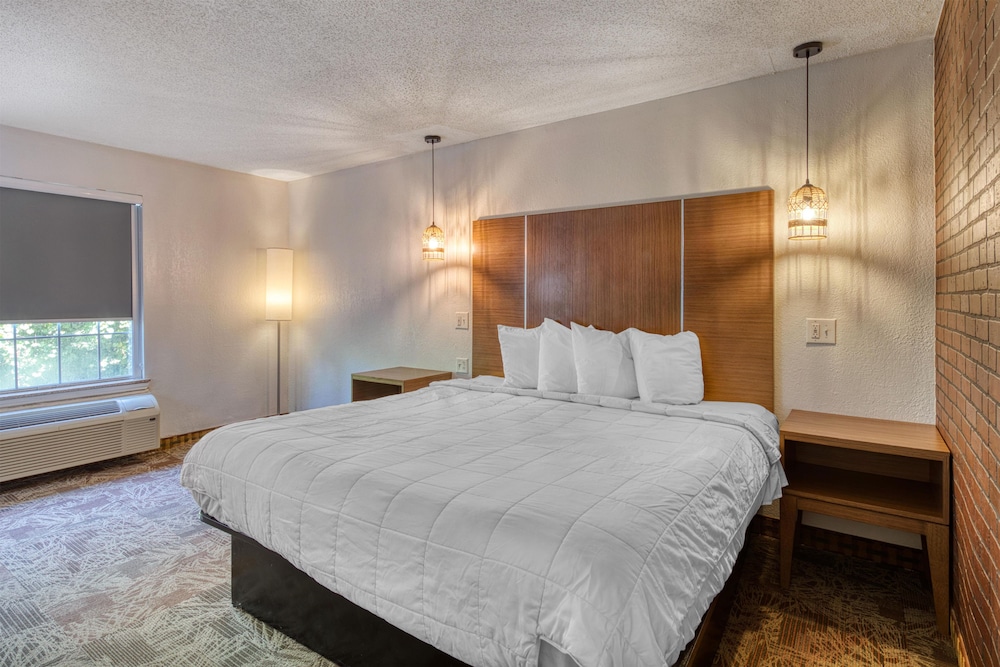 غرفة قياسية بسرير كينج لذوي الإعاقة، SureStay Hotel by Best Western Tuscaloosa Southeast 3/8
