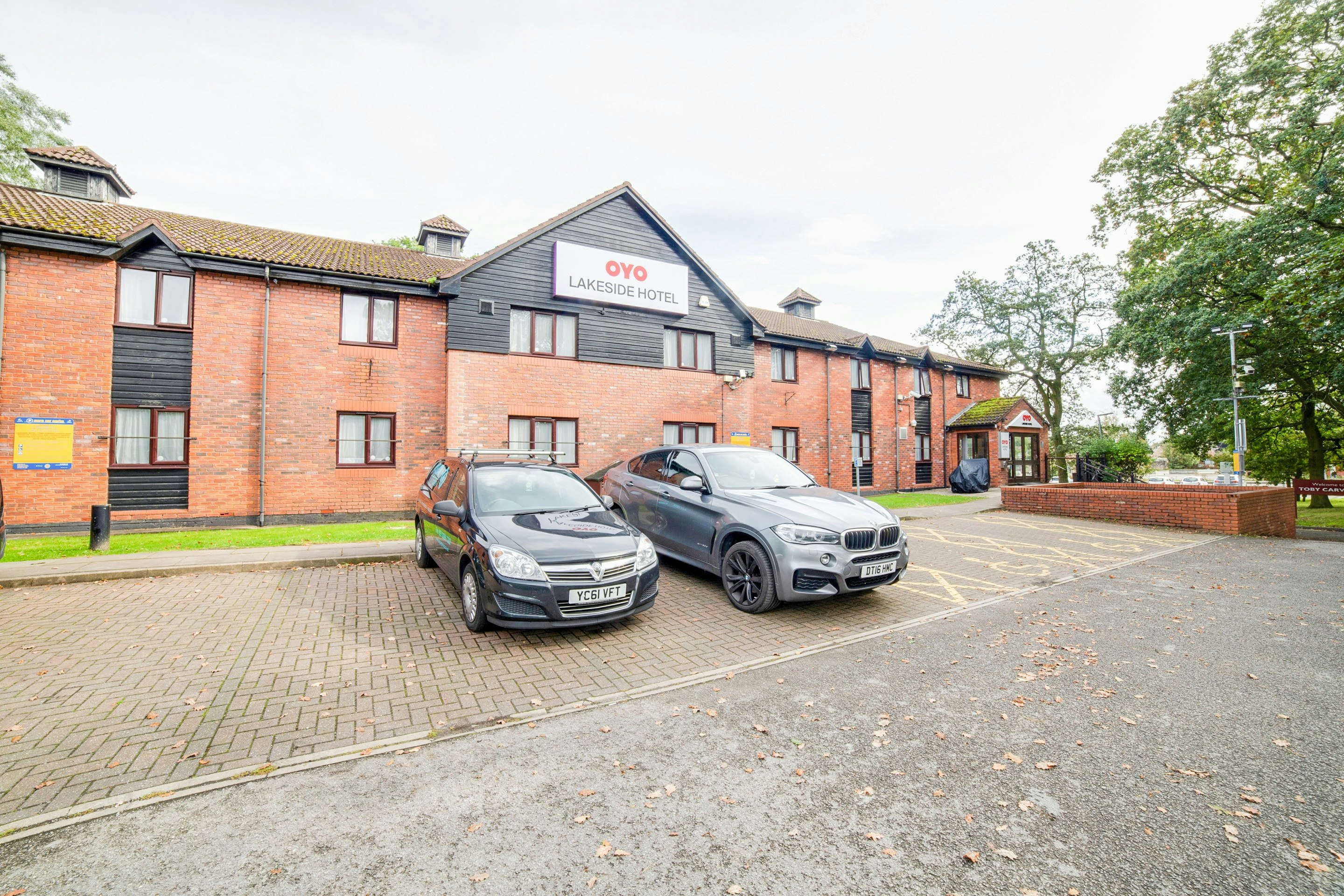 OYO Lakeside Haydock Hotel, St Helens, A580 East Lancs, Garswood Old Road 18/23