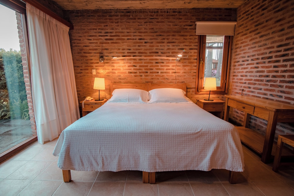 2 BEDROOMS, FAMILY, CABIN