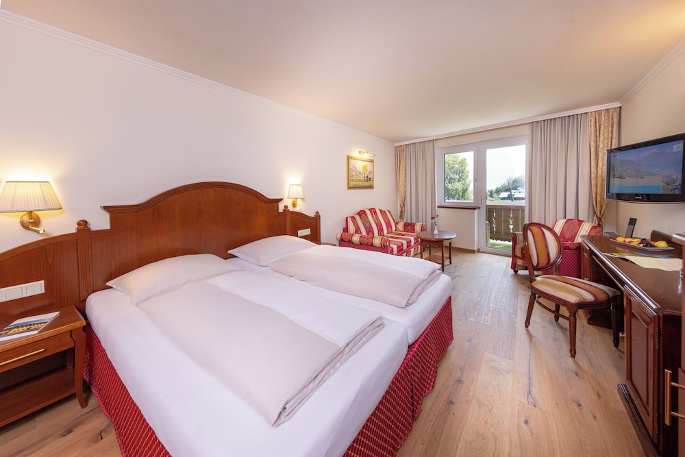 JUNIOR SUITE, DOUBLE BED, MOUNTAIN VIEW, BALCONY