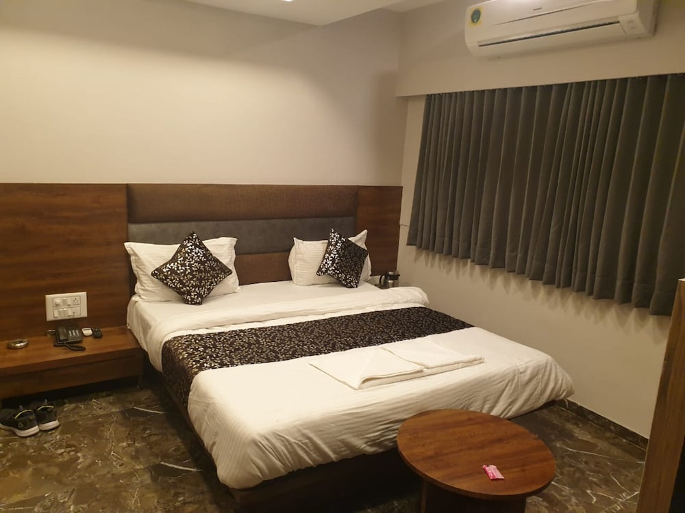 HOTEL LAKE PALACE 12/32