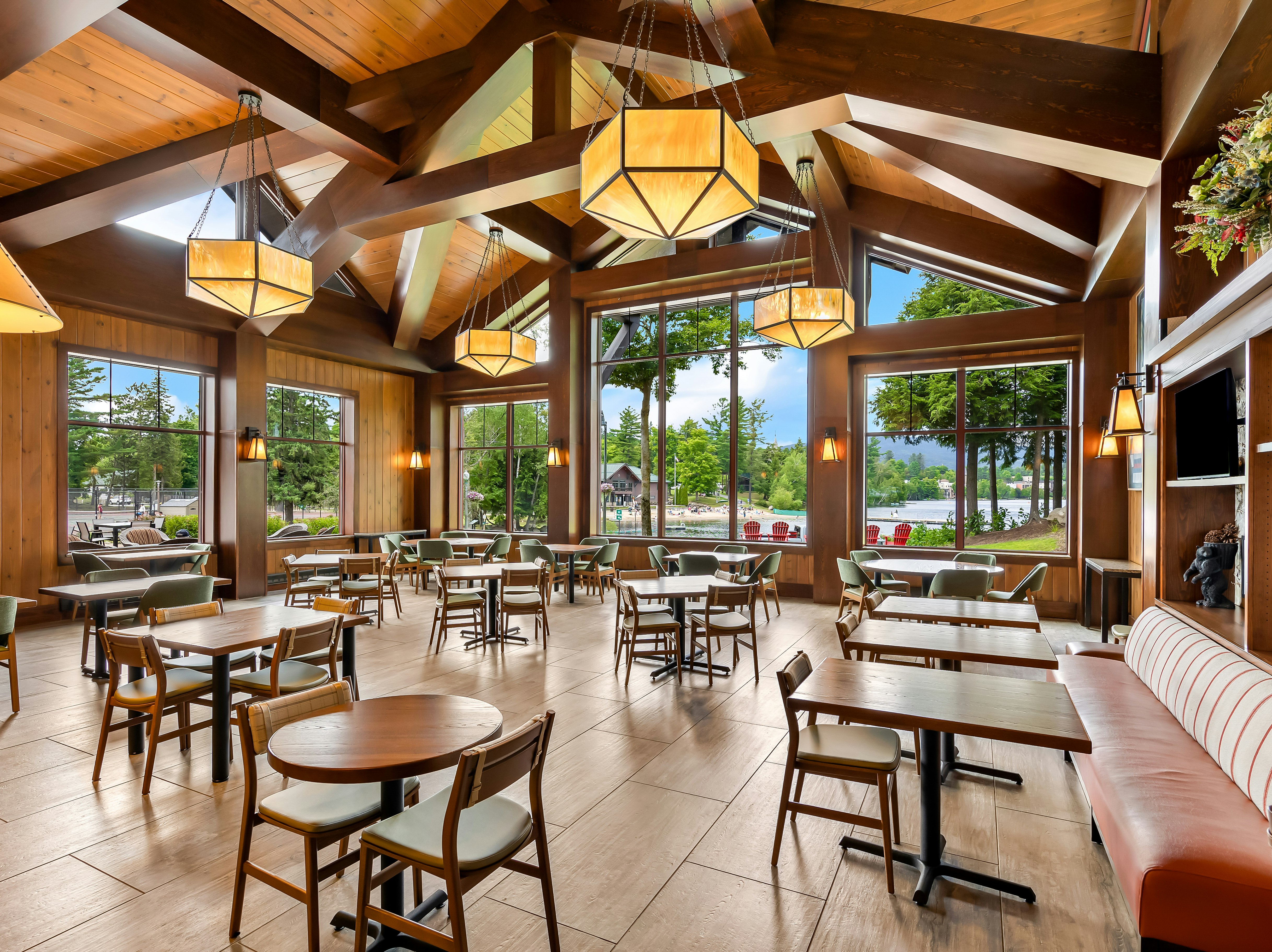 Hampton Inn And Suites Lake Placid 44/57