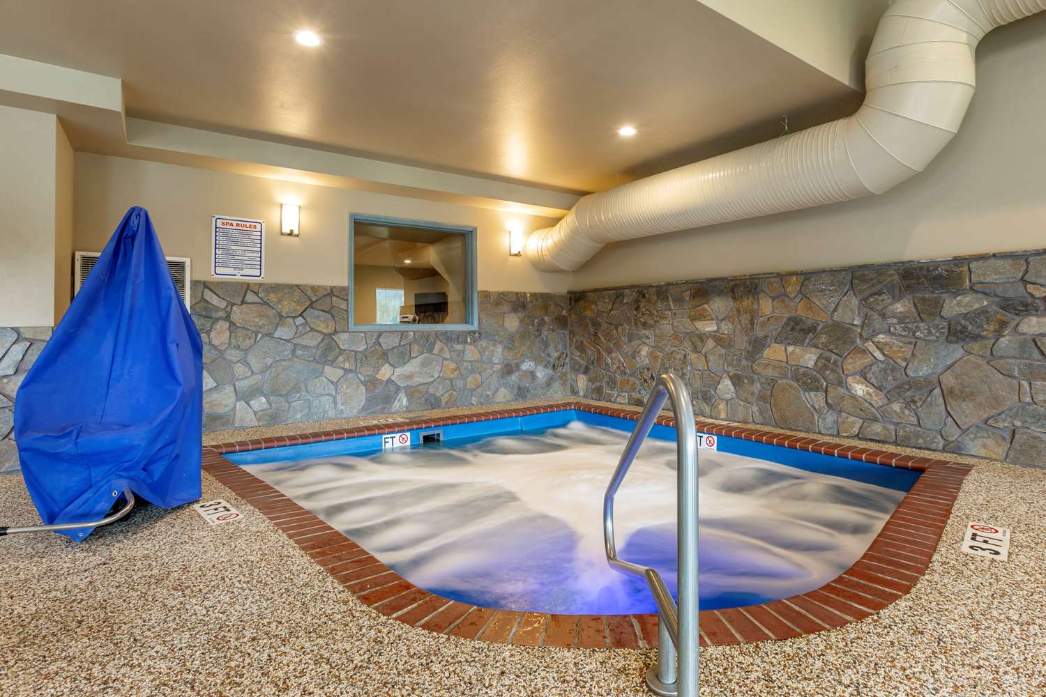 COMFORT INN & SUITES NEAR MT. RUSHMORE 17/34
