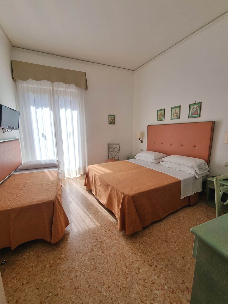 STANDARD, DOUBLE OR TWIN BED